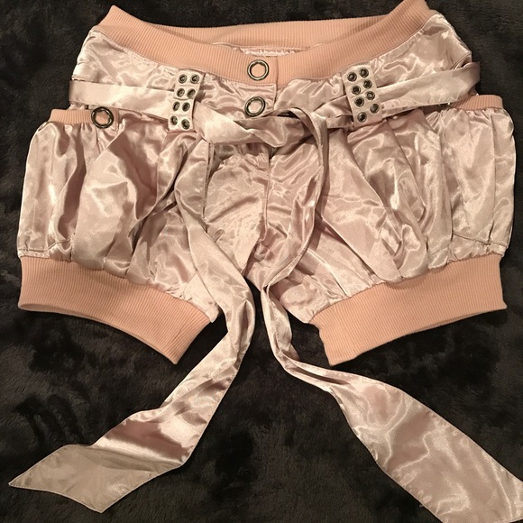 Pants - Satin rose shorts
